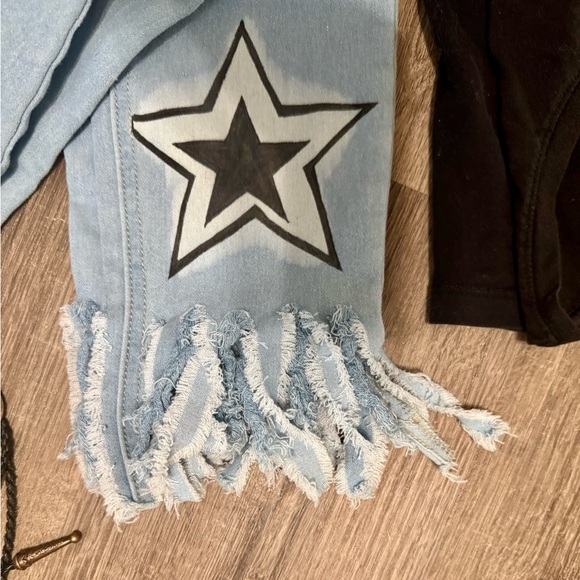 Custom hand-painted jeans - Picture 8 of 13